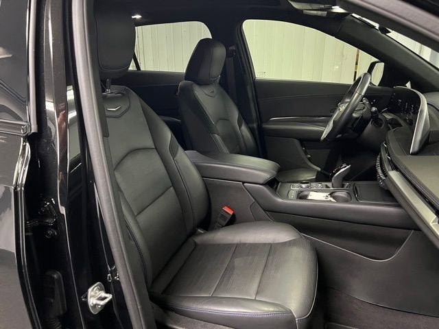 Used 2025 Cadillac XT4 Sport AWD/4WD image 17