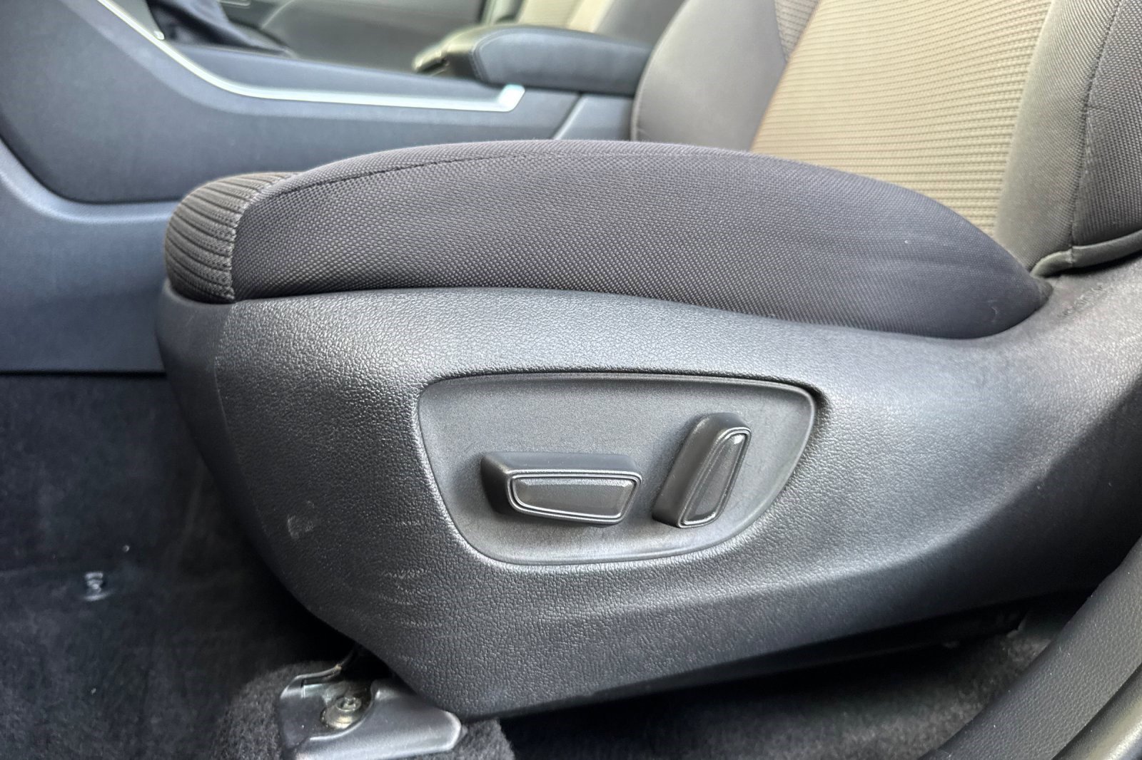 Used 2025 Toyota Highlander LE image 14