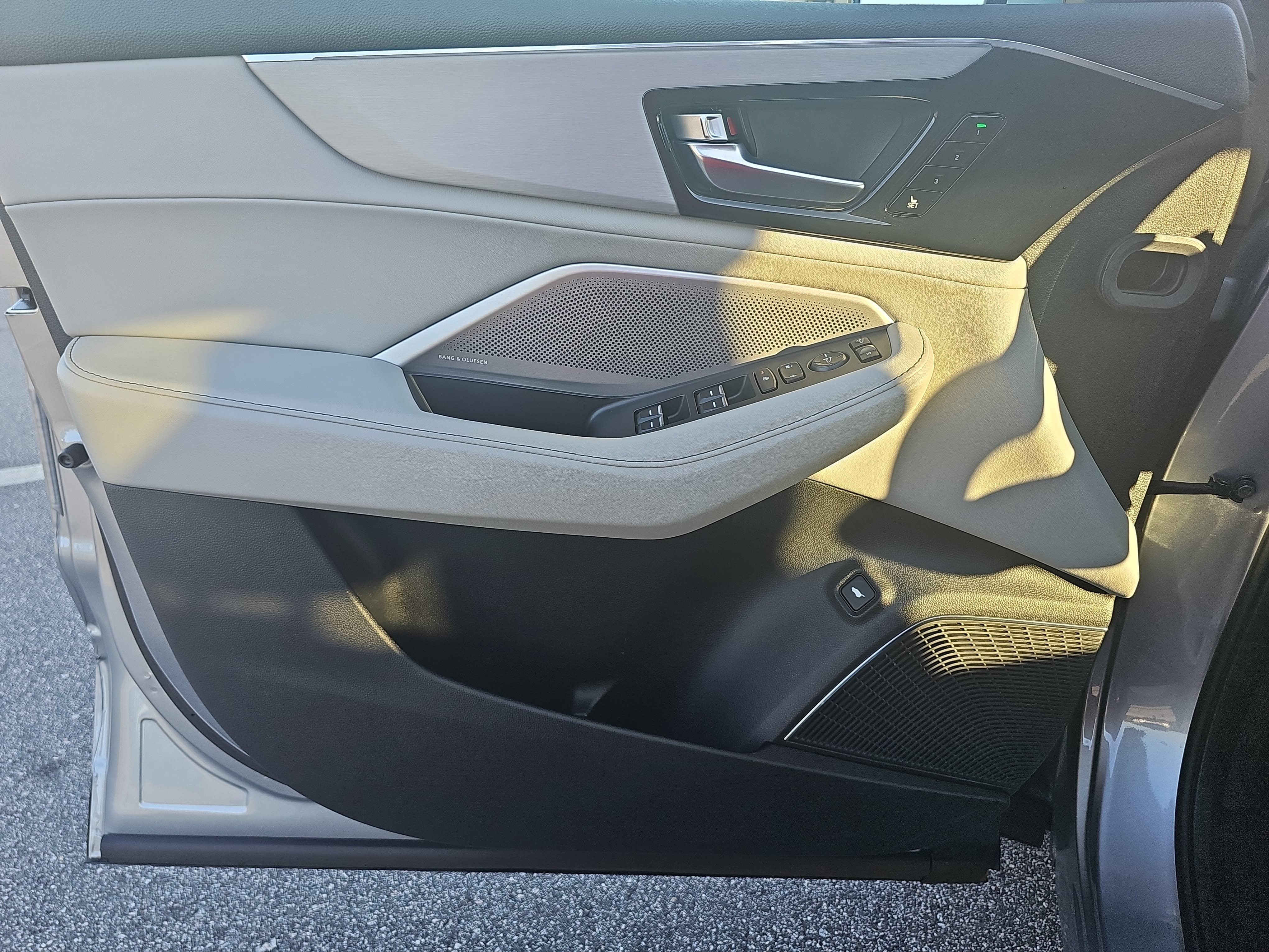 Certified 2025 Acura MDX FWD w/ Technology Package image 27