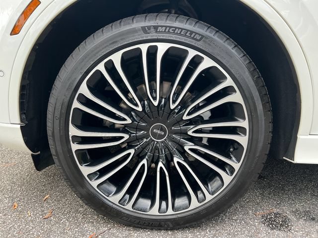 Used 2023 Lincoln Aviator Black Label w/ Dynamic Handling Package AWD/4WD image 13