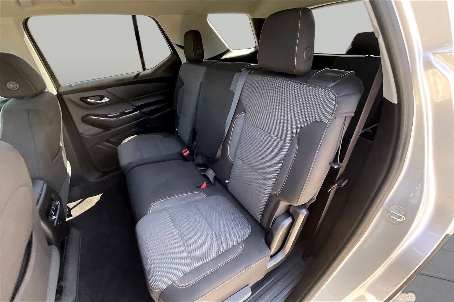Used 2018 Chevrolet Traverse LS FWD image 18