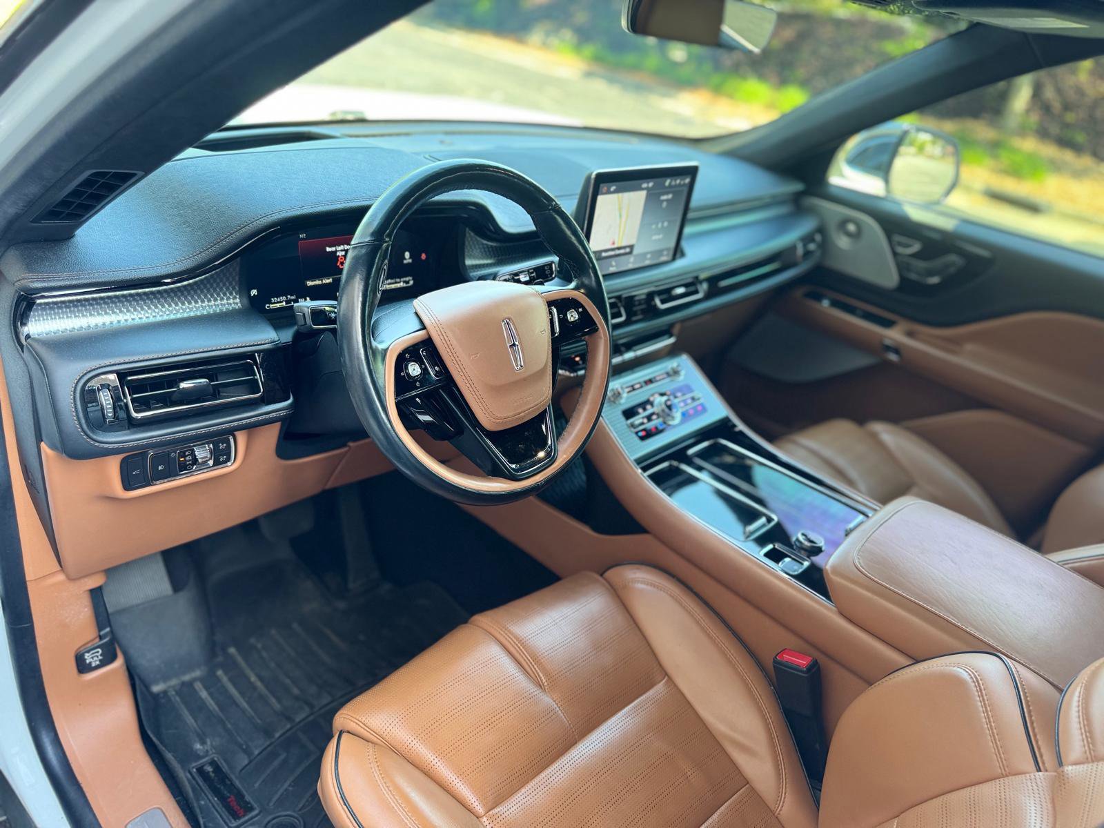 Used 2022 Lincoln Aviator Black Label w/ Dynamic Handling Package AWD/4WD image 3