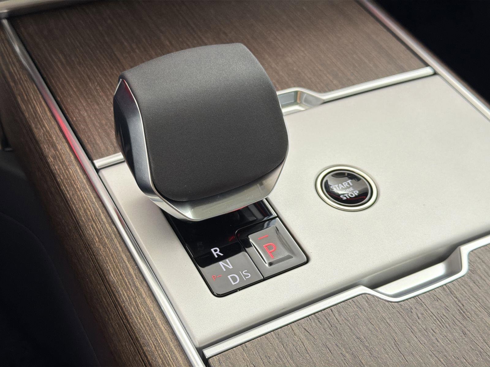 New 2026 Land Rover Range Rover SE image 16