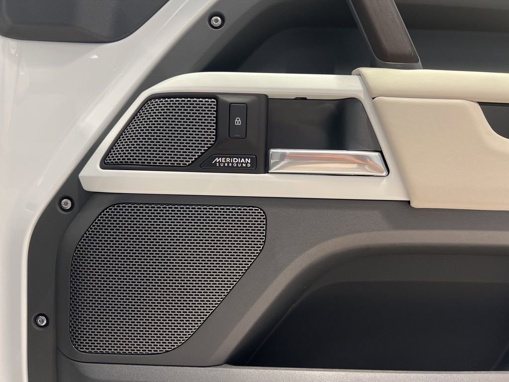 New 2024 Land Rover Defender 110 SE AWD/4WD image 19