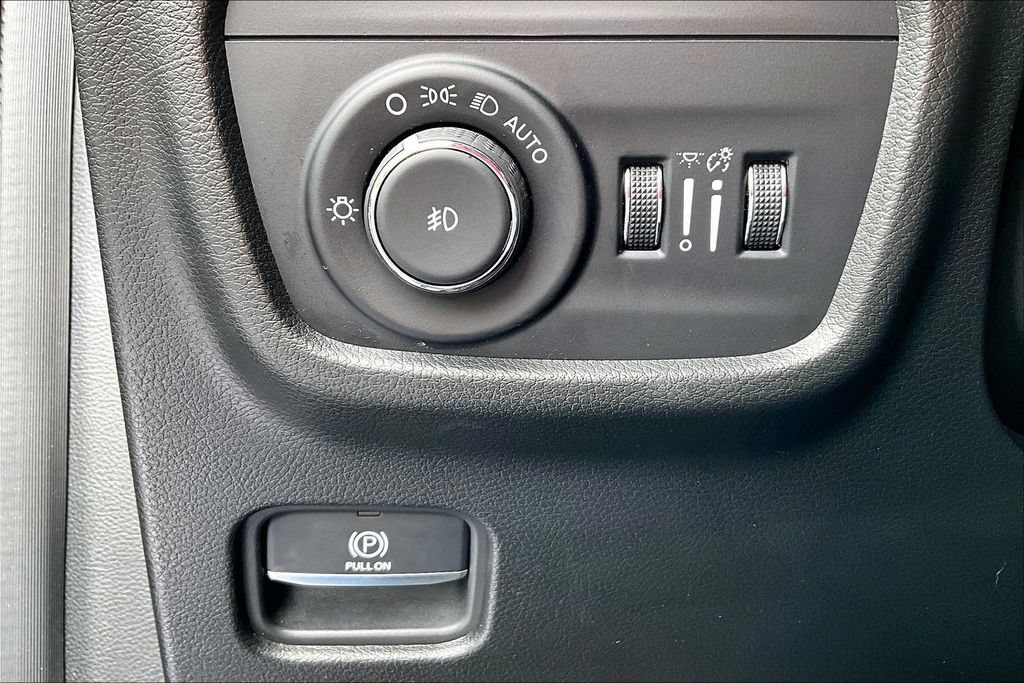 Used 2023 Jeep Grand Cherokee L Overland w/ Rear Seat Video Group I AWD/4WD image 17