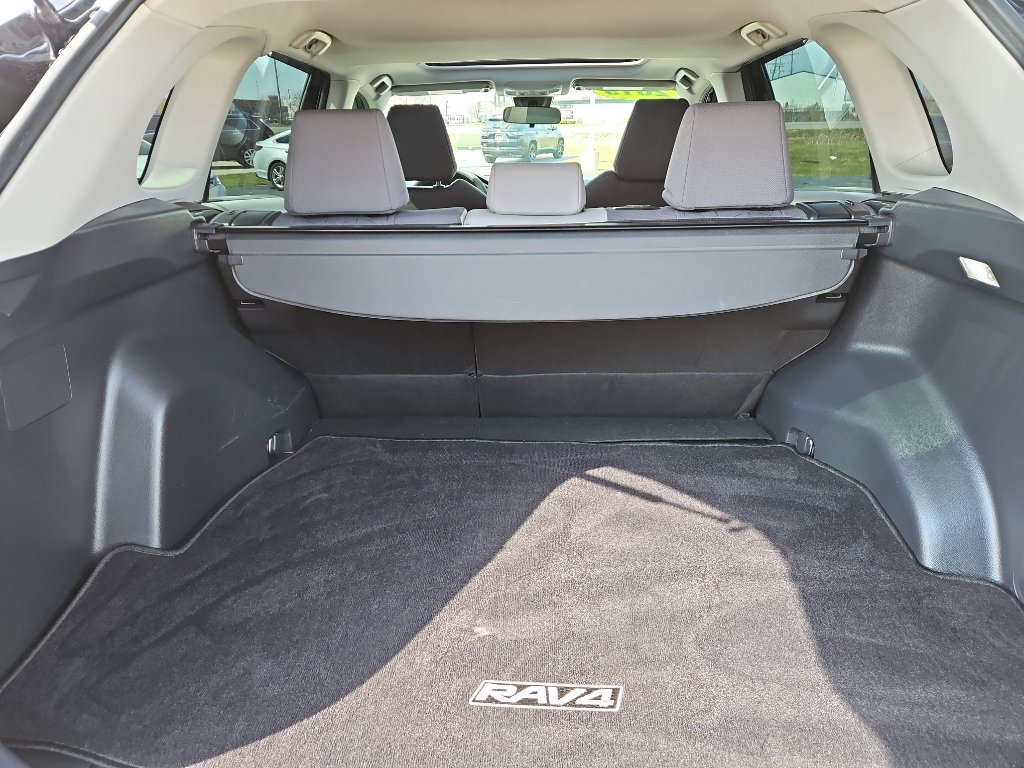 Used 2019 Toyota RAV4 XLE w/ Carpet Mat Package image 15