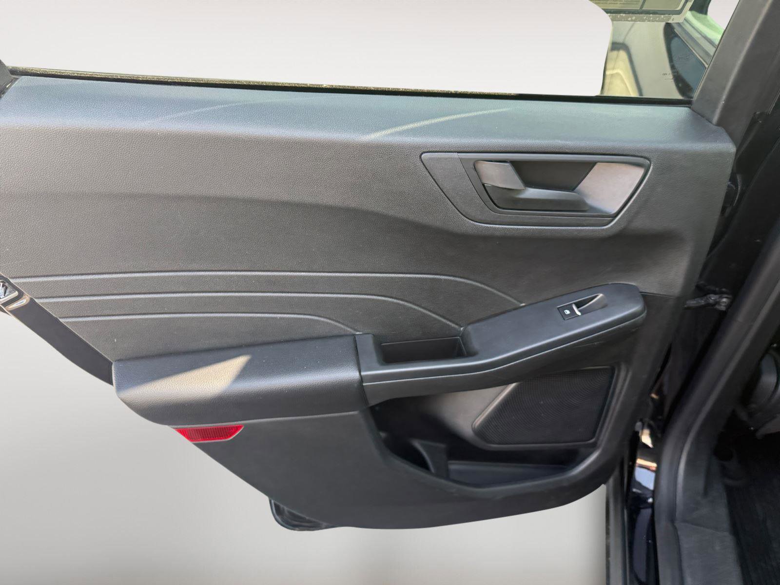 Used 2025 Ford Escape Active w/ Tech Pack #1 AWD/4WD image 18