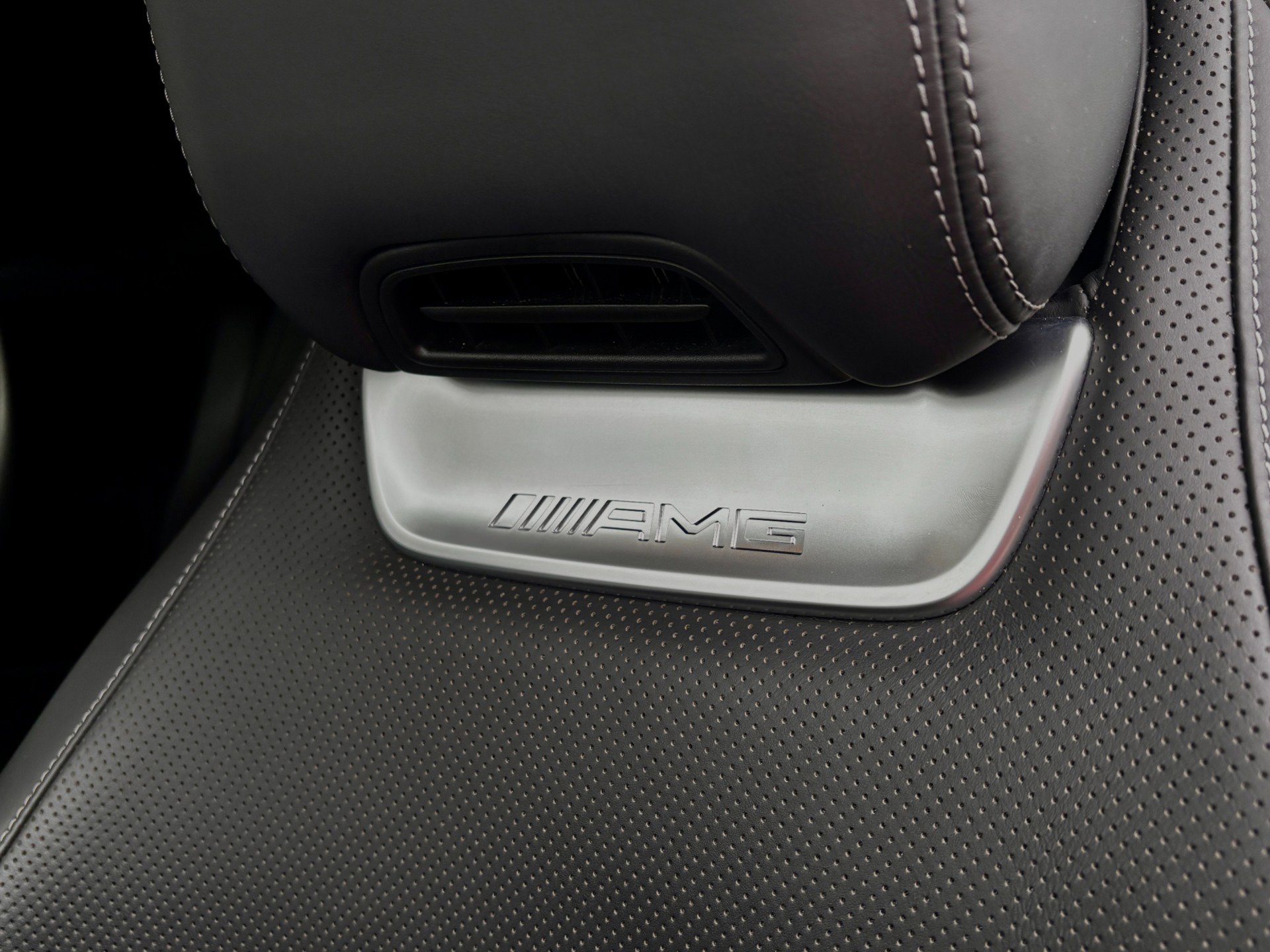 Used 2022 Mercedes-Benz SL 63 AMG 4MATIC w/ Driver Assistance Package image 15