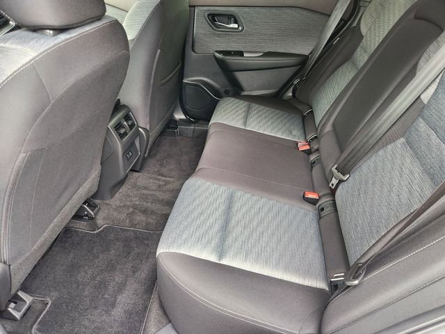 Used 2023 Nissan Rogue SV image 24