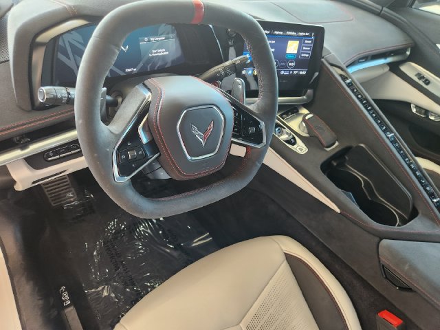 Used 2023 Chevrolet Corvette Stingray Premium Conv w/ Z51 Performance Package RWD image 31