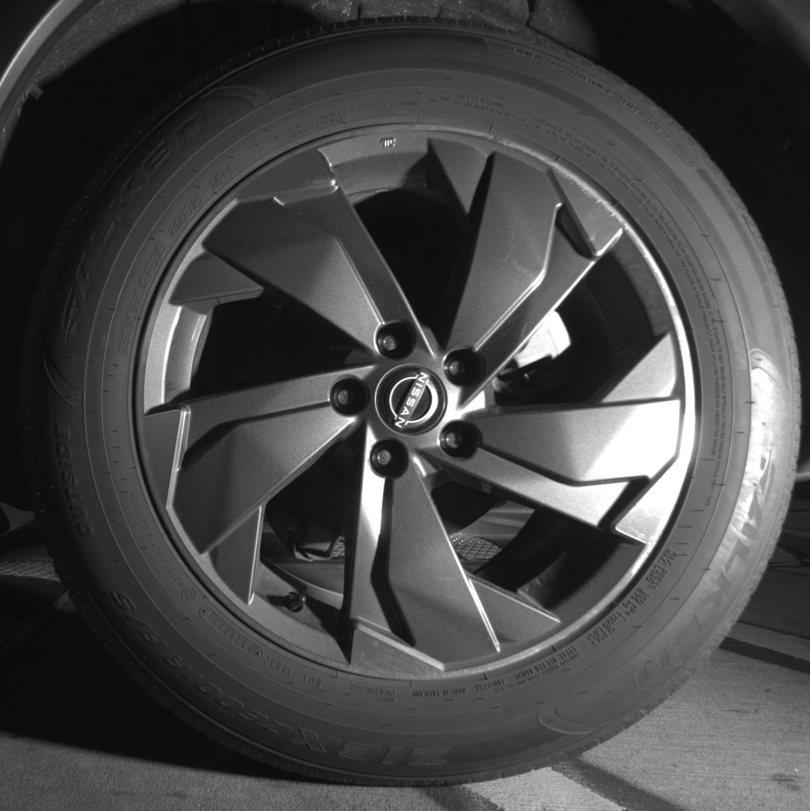 Used 2025 Nissan Rogue SV FWD image 17