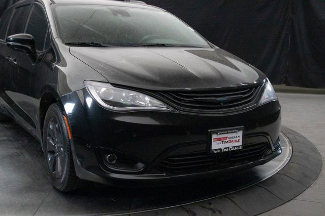 Used 2019 Chrysler Pacifica Limited w/ Advanced Safetytec Group image 3