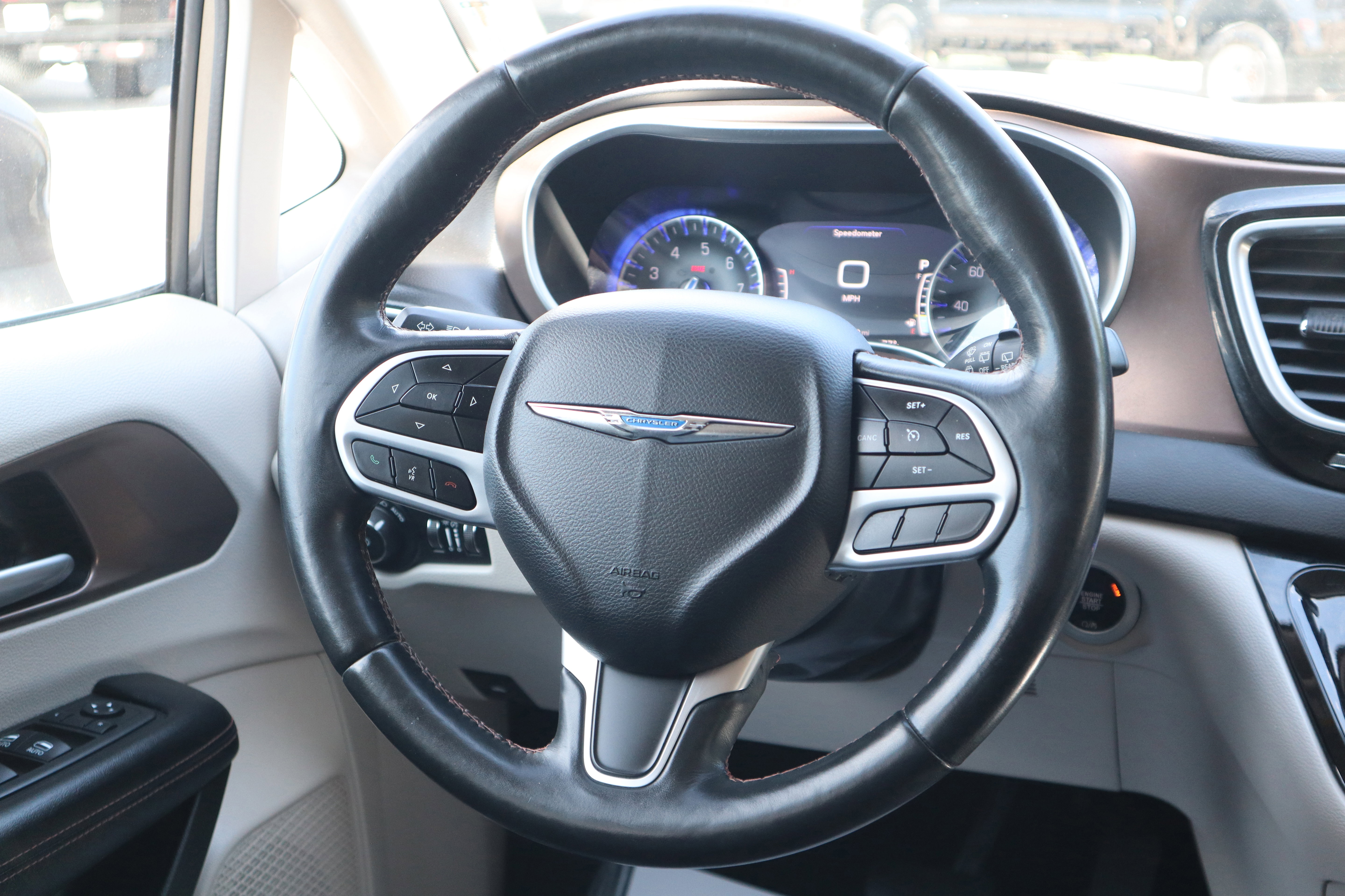 Used 2018 Chrysler Pacifica Touring-L Plus FWD image 14
