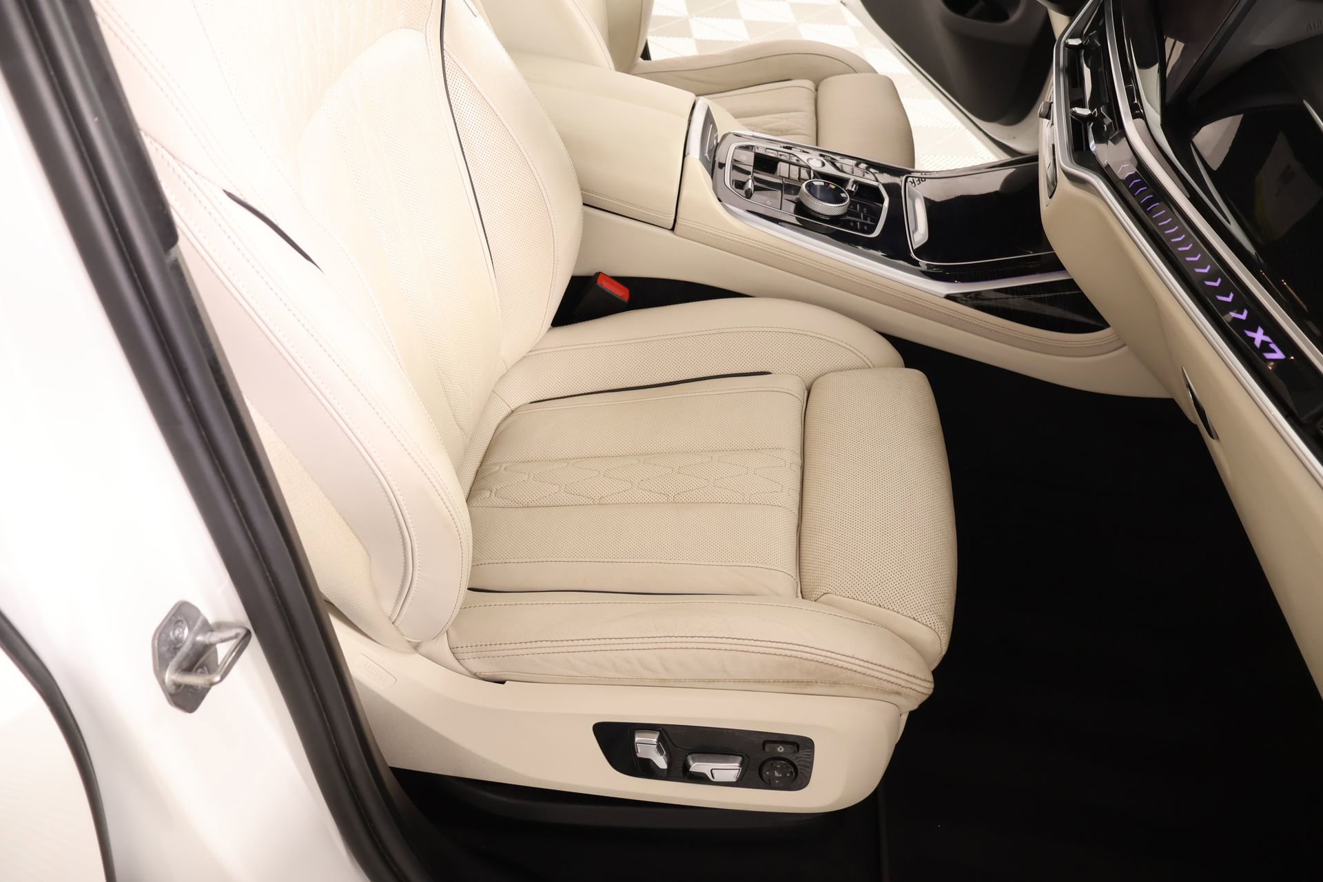 Used 2023 BMW X7 xDrive40i w/ M Sport Package image 15