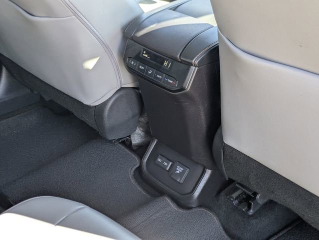 Used 2023 Toyota Highlander Bronze Edition image 33