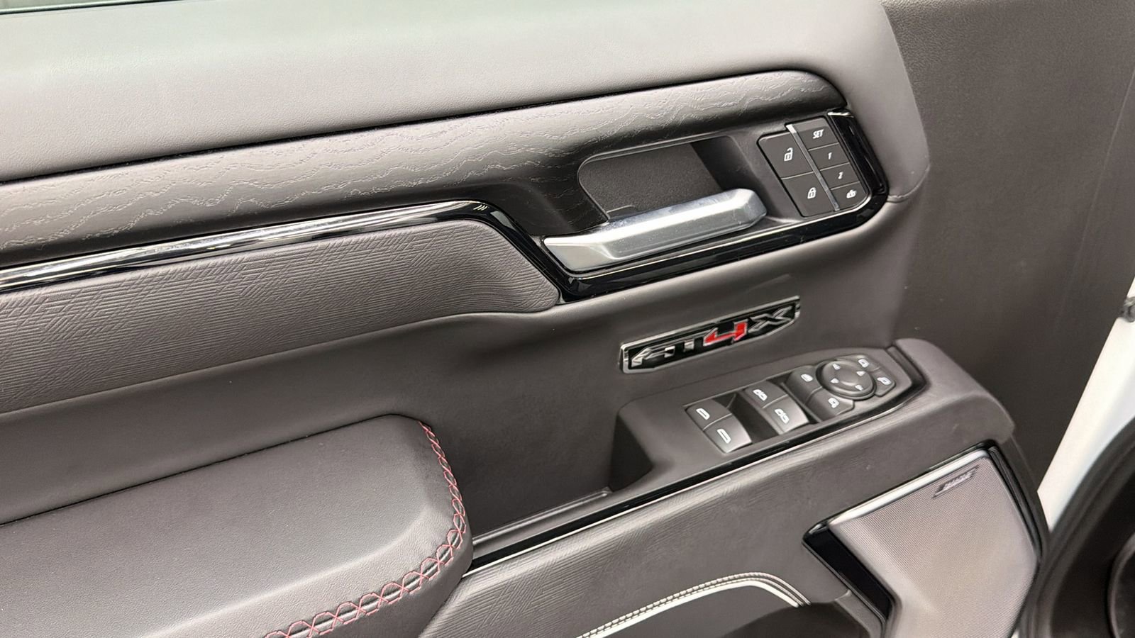Used 2025 GMC Sierra 1500 AT4X image 33