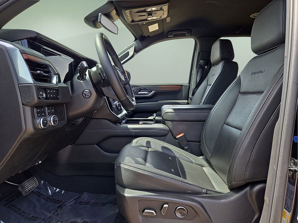 Used 2025 GMC Yukon Denali image 26
