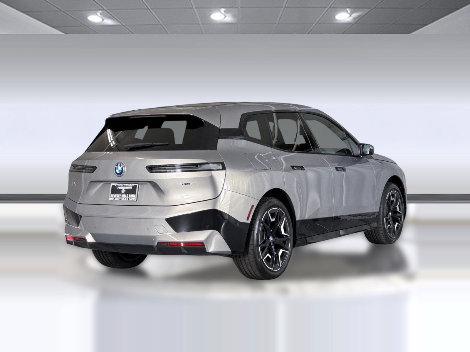 Used 2024 BMW iX xDrive50 w/ Sport Package AWD/4WD image 9