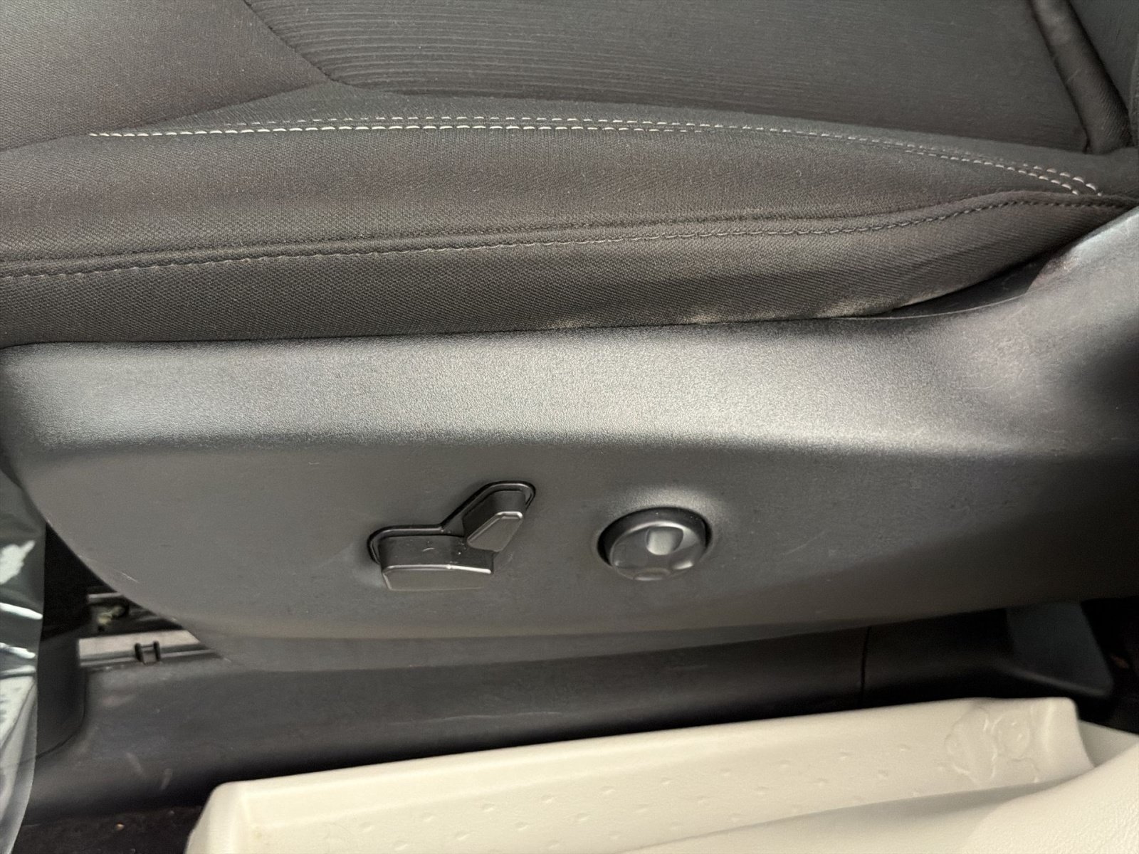 Used 2022 Chrysler Voyager LX FWD image 14