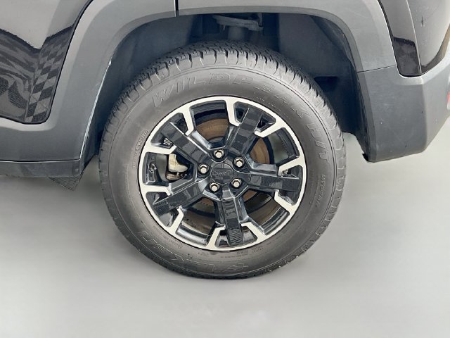 Used 2023 Jeep Renegade Trailhawk AWD/4WD image 34