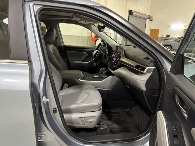 Used 2023 Toyota Highlander XLE w/ Protection Package #3 (TMS) AWD/4WD image 36