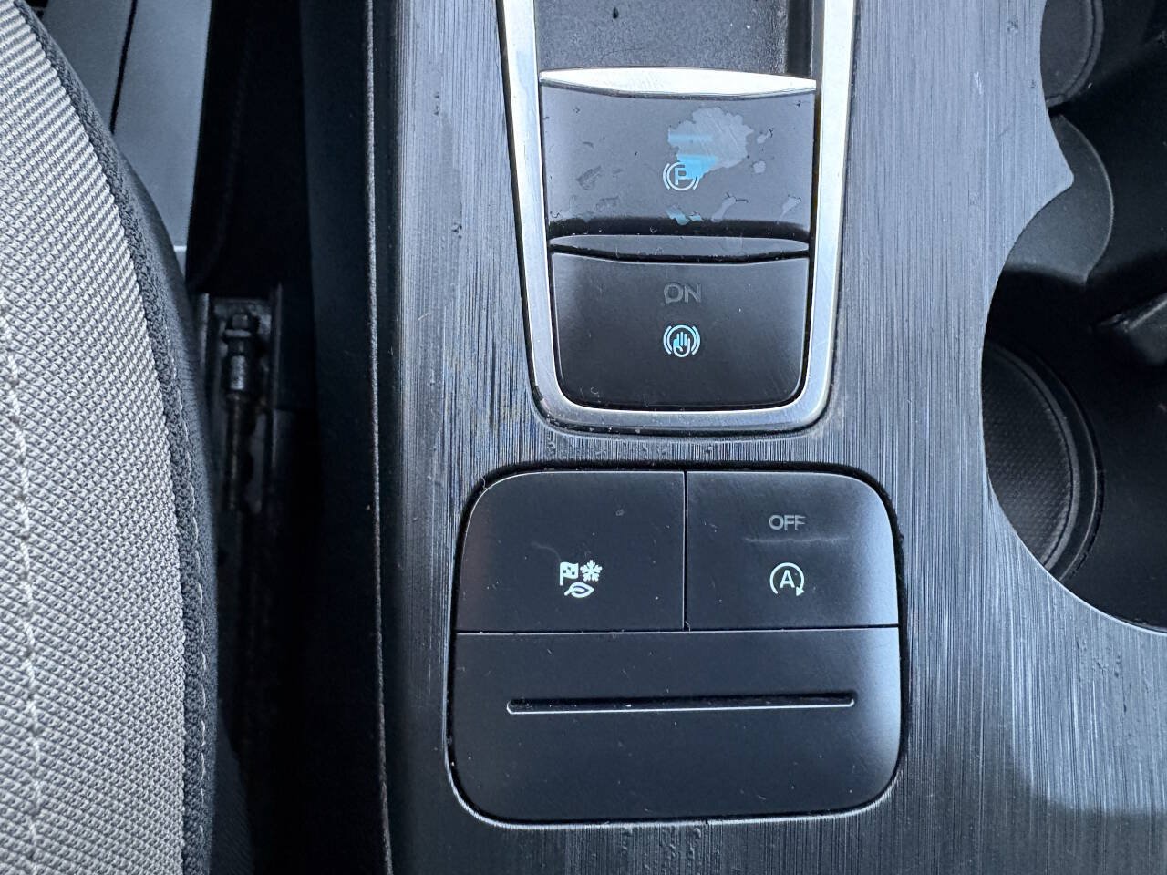 Used 2020 Ford Escape SE FWD image 9