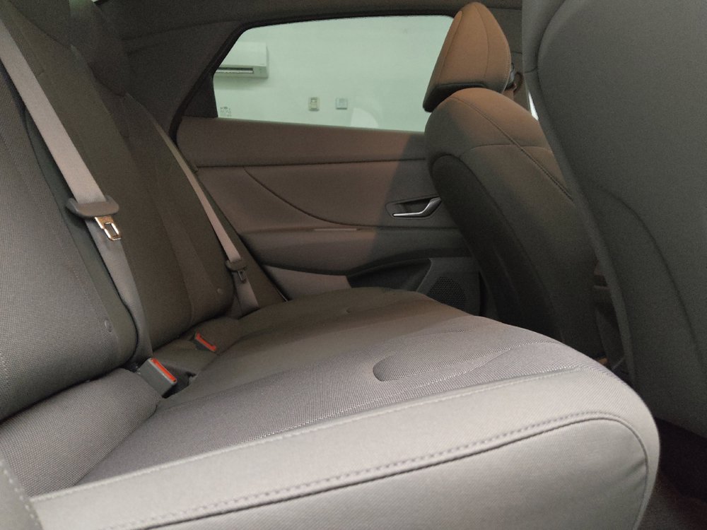 Used 2024 Hyundai Elantra SE FWD image 19