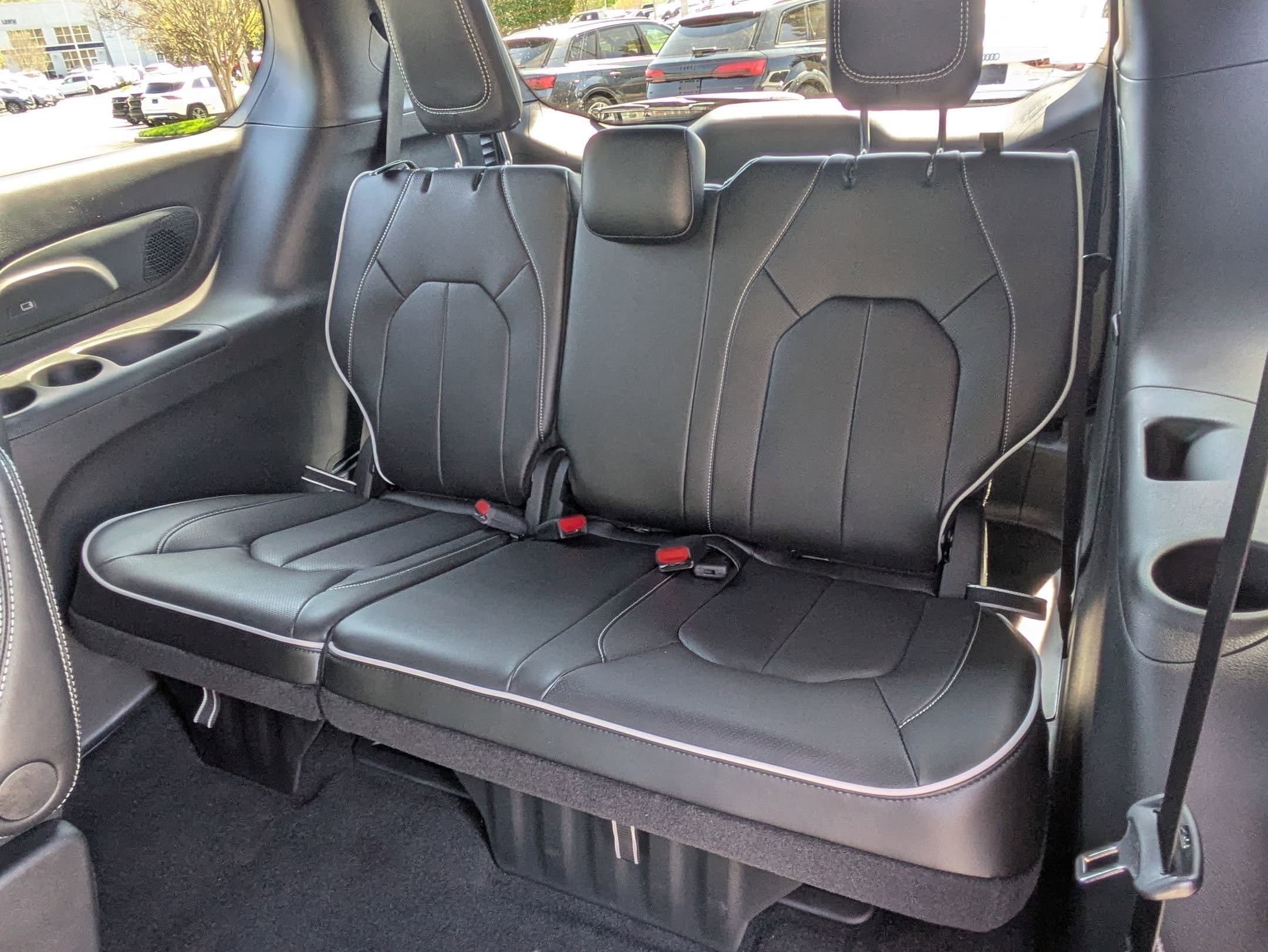 New 2026 Chrysler Pacifica Limited FWD image 25
