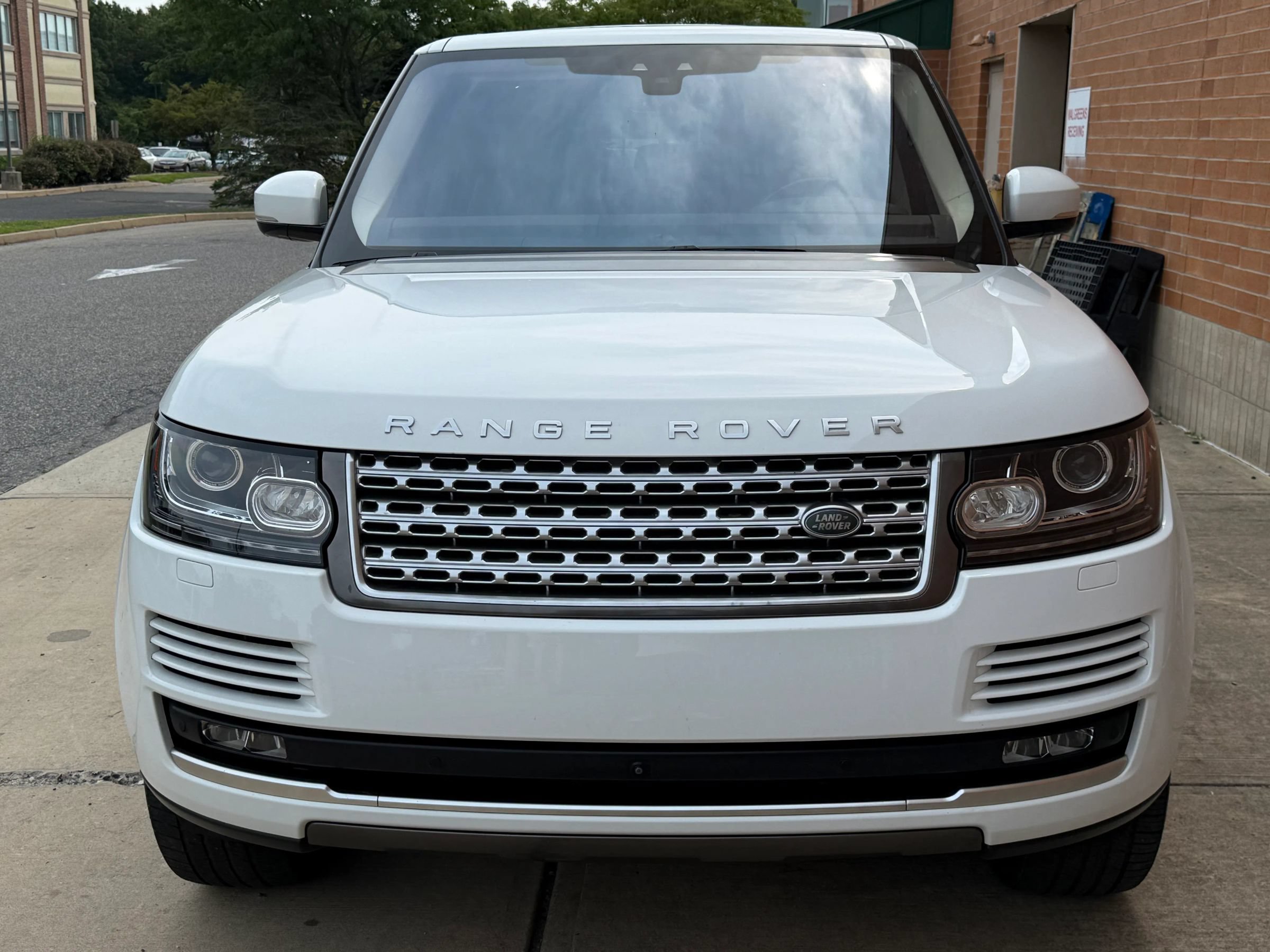 Used 2017 Land Rover Range Rover HSE AWD/4WD image 2