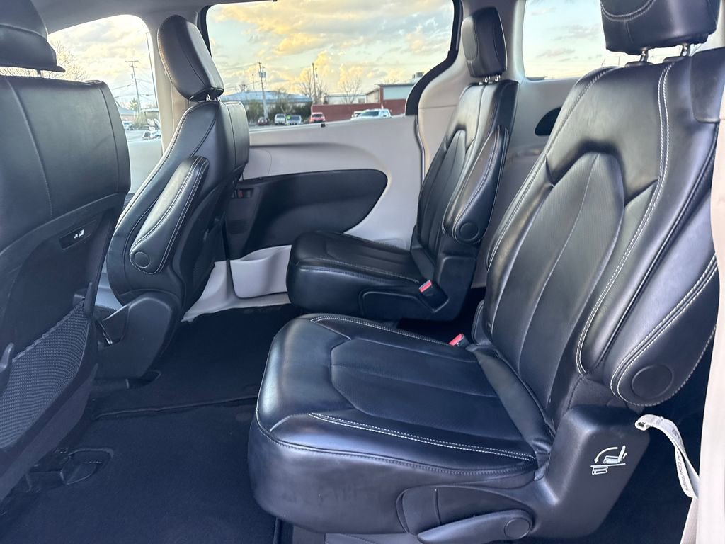 Used 2024 Chrysler Pacifica Touring-L FWD image 27