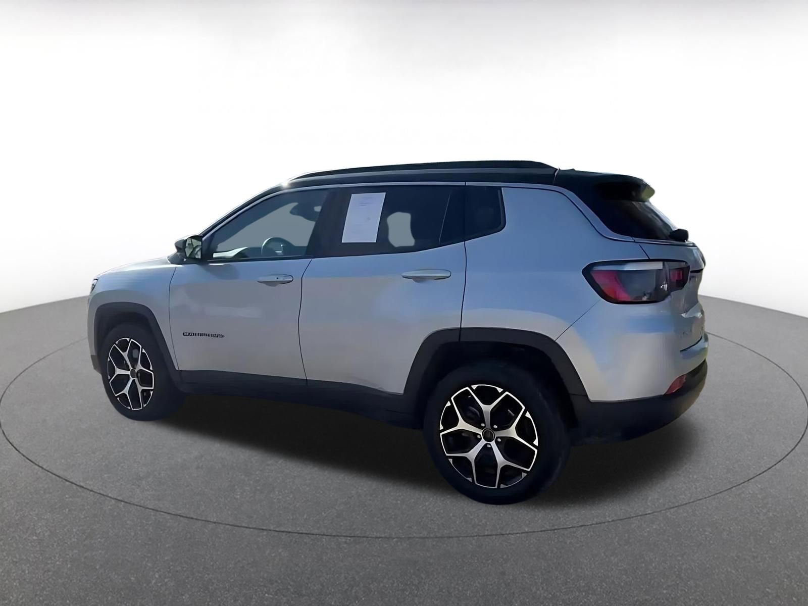 Used 2025 Jeep Compass Limited AWD/4WD image 10