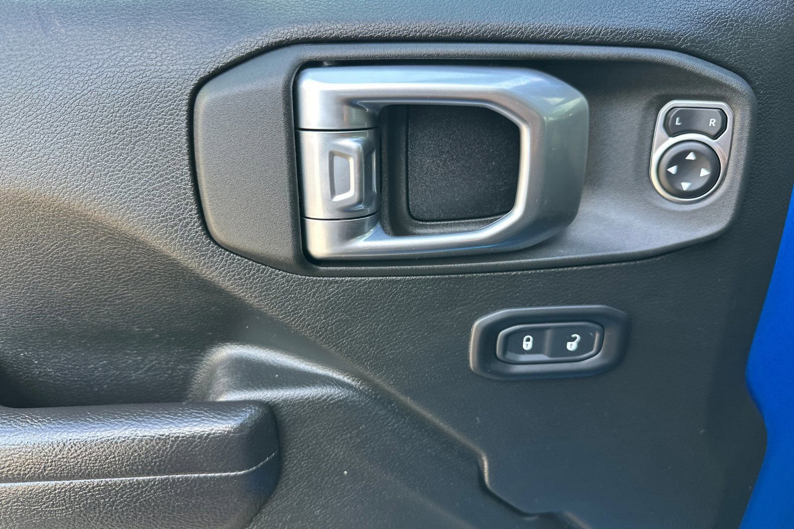 Used 2022 Jeep Gladiator Sport AWD/4WD image 11