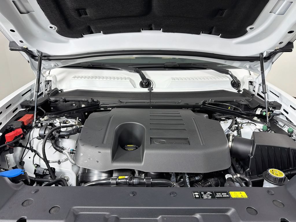 New 2026 Land Rover Defender 130 X-Dynamic SE AWD/4WD image 32