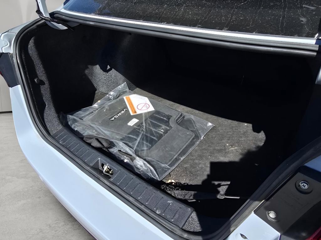 Used 2024 Nissan Versa SR w/ Trunk Package image 29