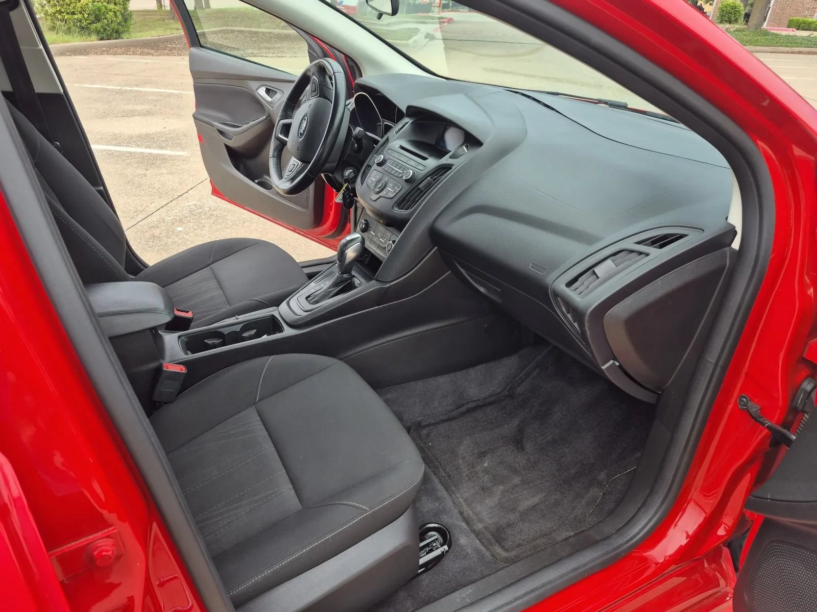 Used 2016 Ford Focus SE w/ SE Sport Package FWD image 16
