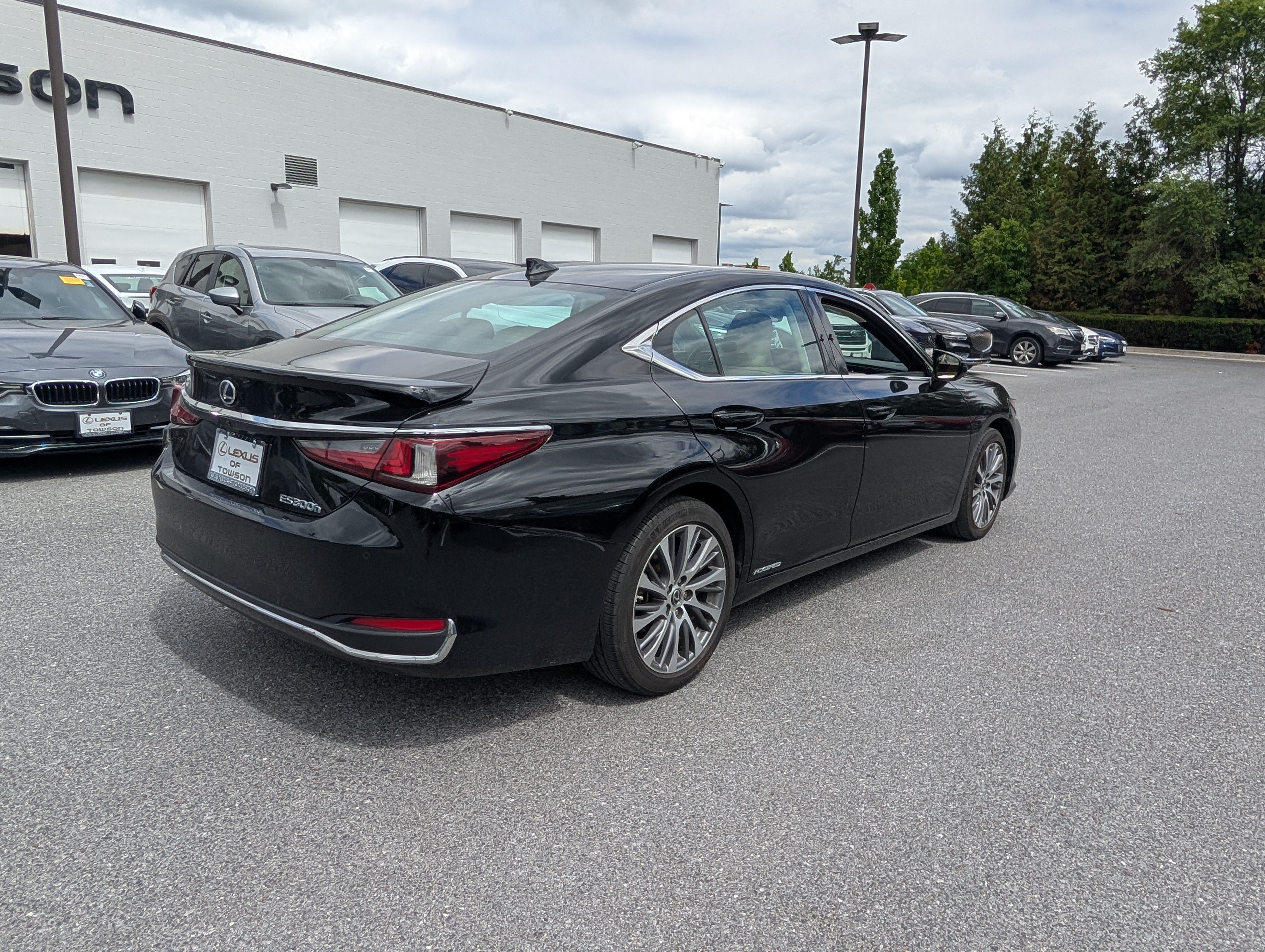 Used 2021 Lexus ES 300h w/ Premium Package FWD image 3