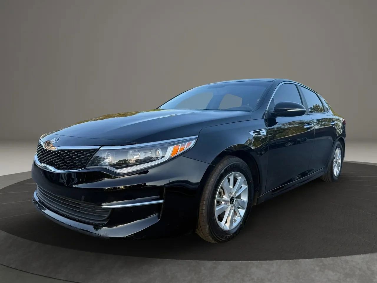 Used 2018 Kia Optima LX image 1