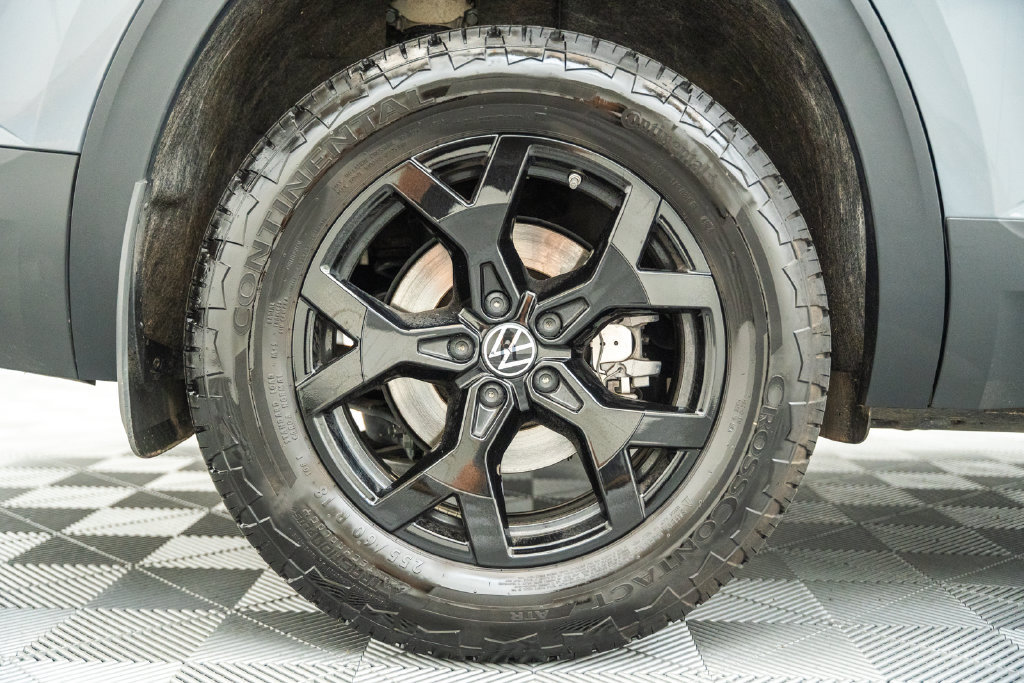 Used 2025 Volkswagen Atlas Peak Edition SE AWD/4WD image 22
