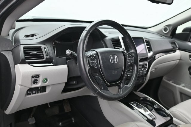 Used 2016 Honda Pilot Touring image 17