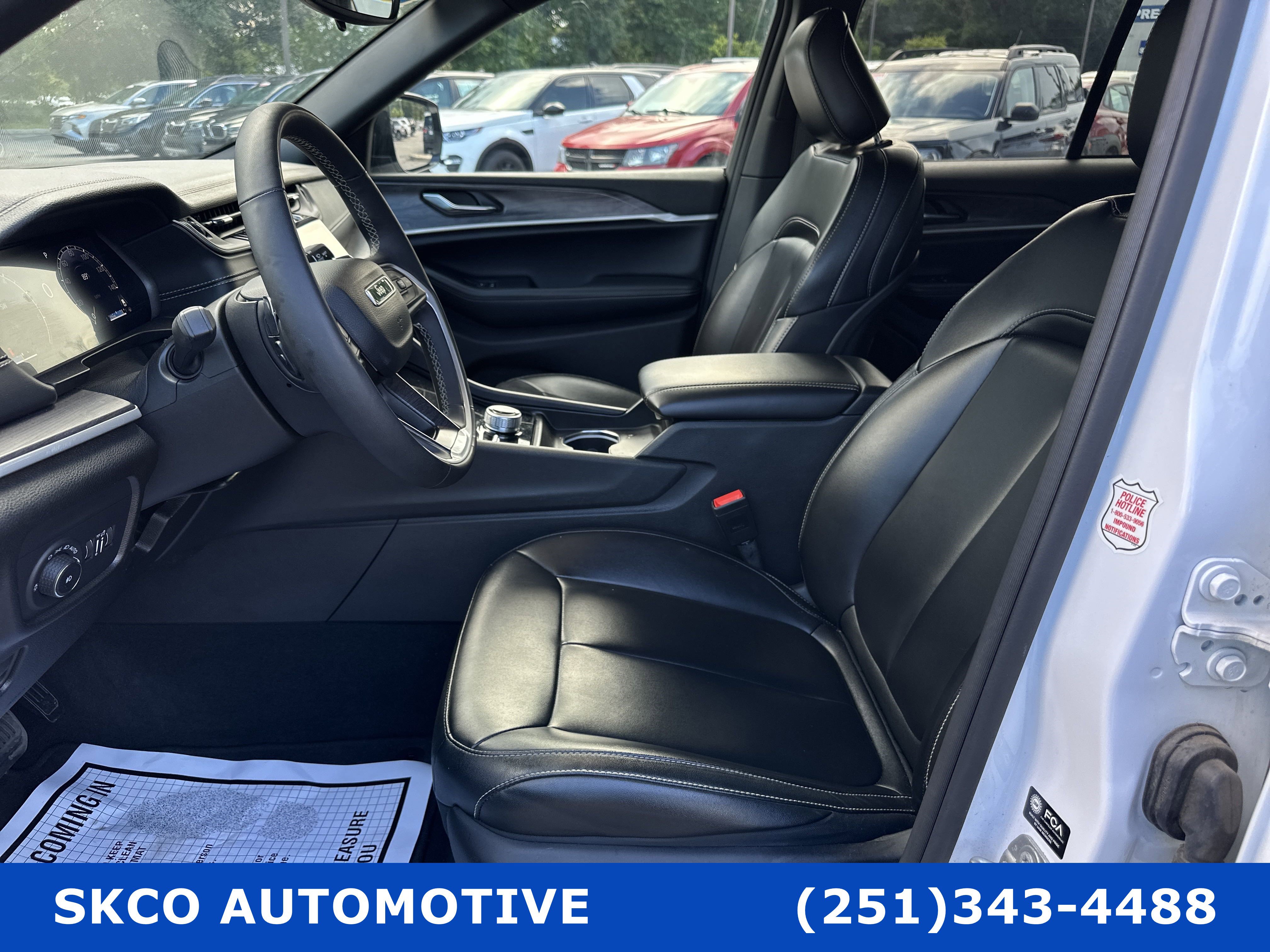 Used 2024 Jeep Grand Cherokee Limited image 11