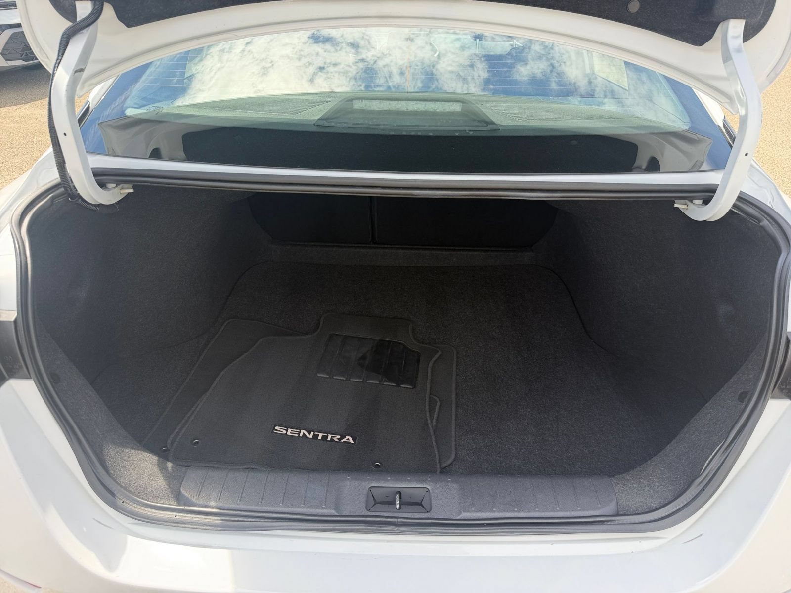 Used 2025 Nissan Sentra SV FWD image 30