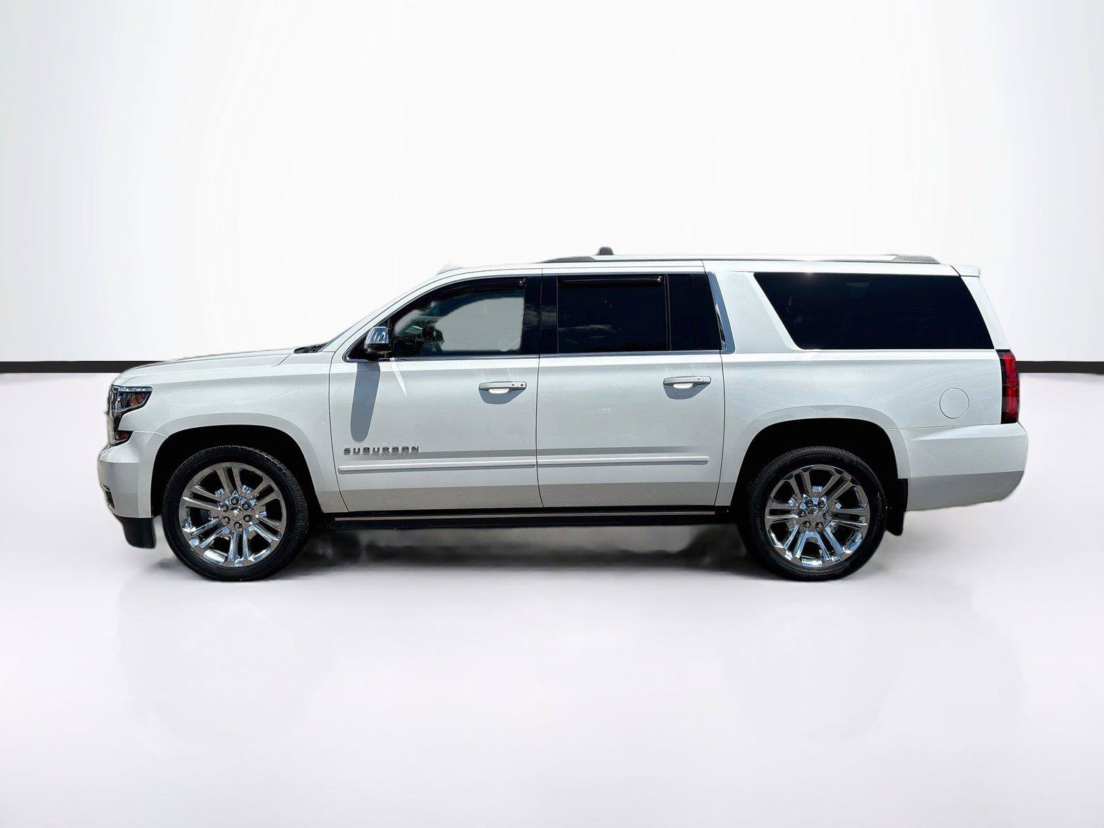Used 2019 Chevrolet Suburban Premier w/ Premier Plus Edition AWD/4WD image 4