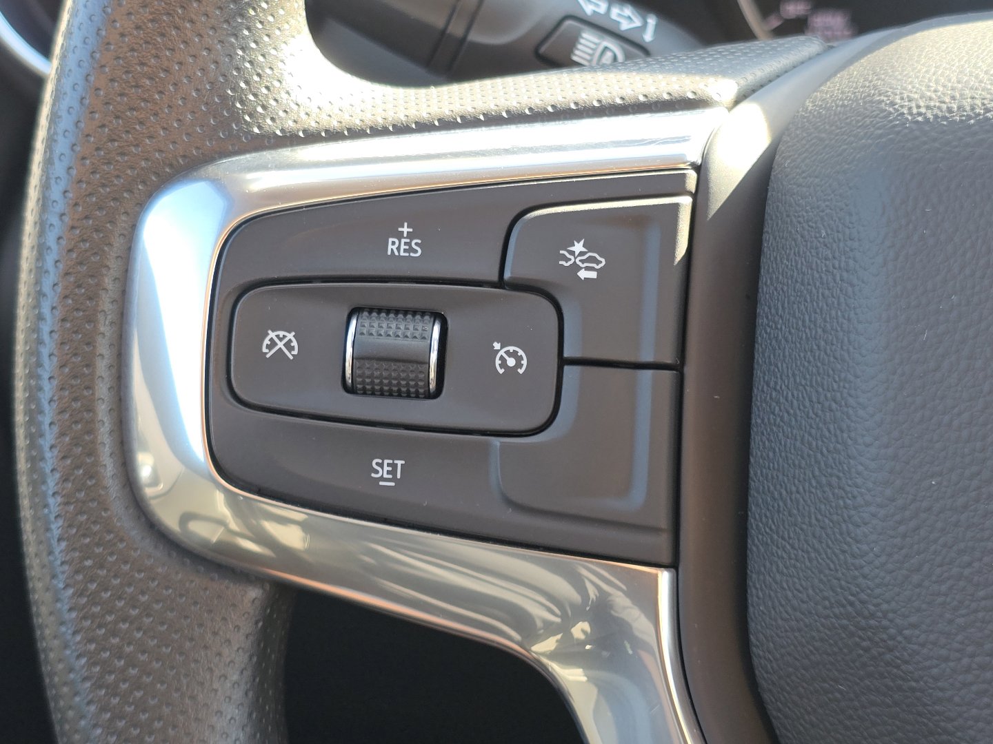 Used 2023 Chevrolet Blazer LT w/ Midnight/Sport Edition FWD image 11