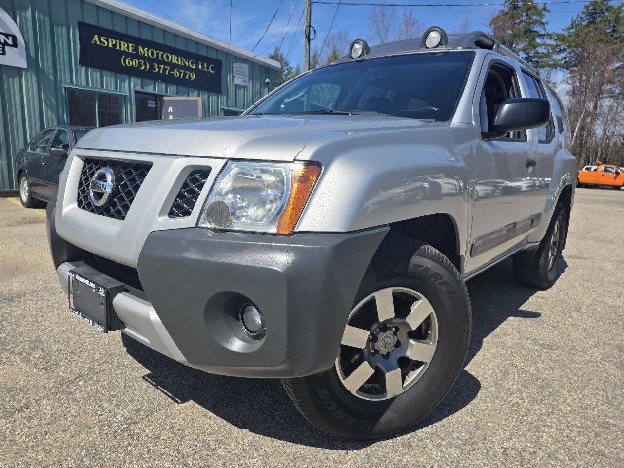 Used 2011 Nissan Xterra PRO-4X w/ Pro-4x Leather Pkg AWD/4WD image 2