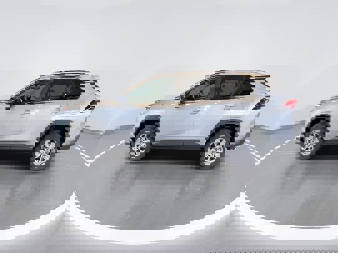 Used 2025 Toyota RAV4 LE AWD/4WD image 5