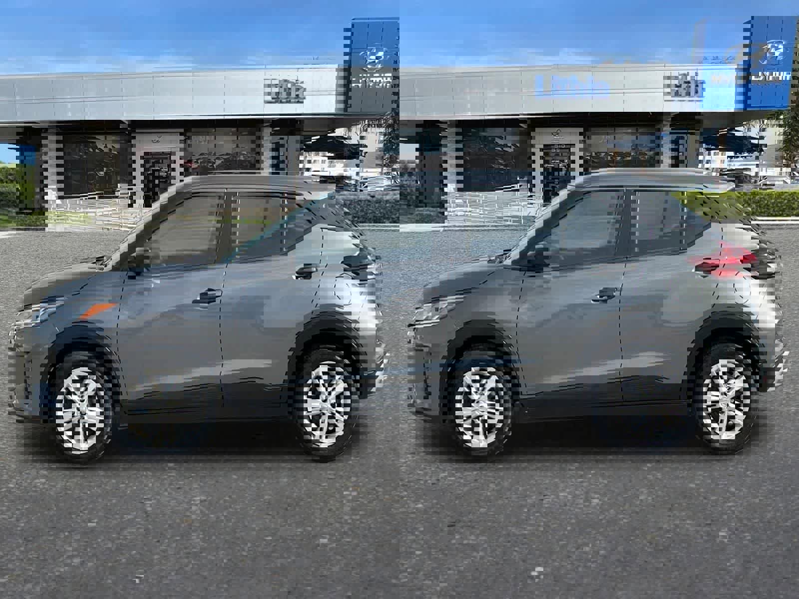 Used 2024 Nissan Kicks S image 6