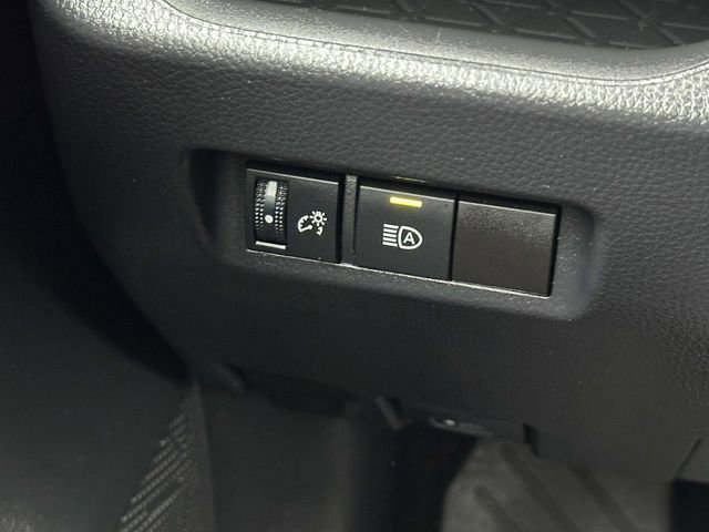 Used 2021 Toyota RAV4 LE image 15