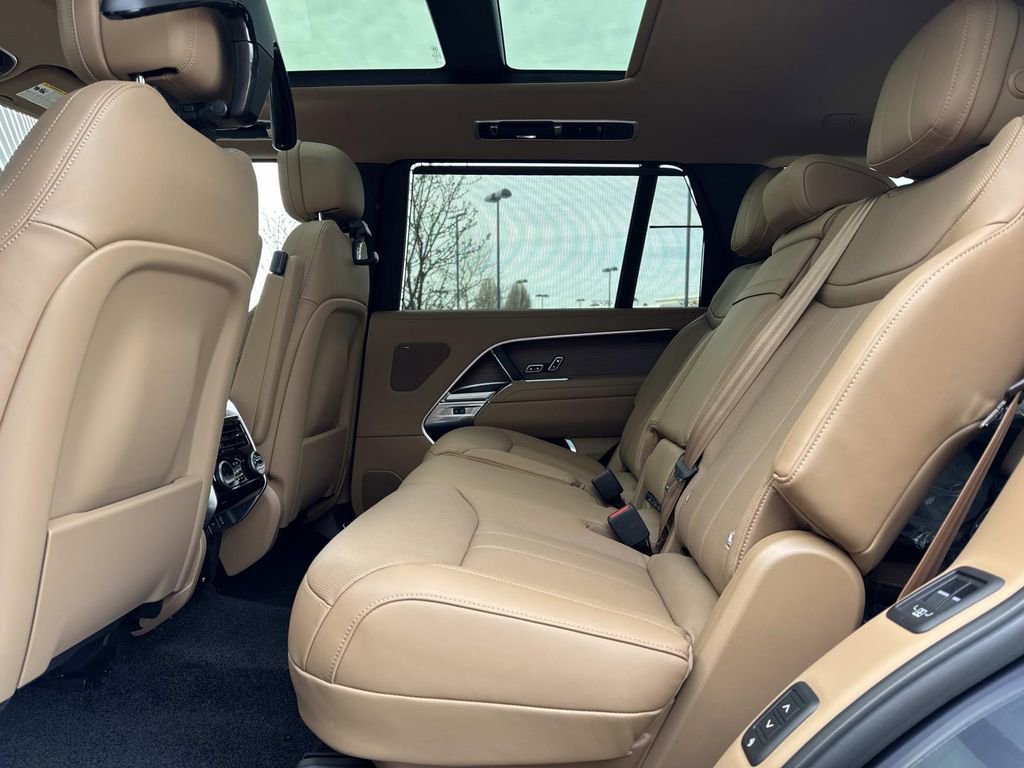 New 2026 Land Rover Range Rover Long Wheelbase SE image 14