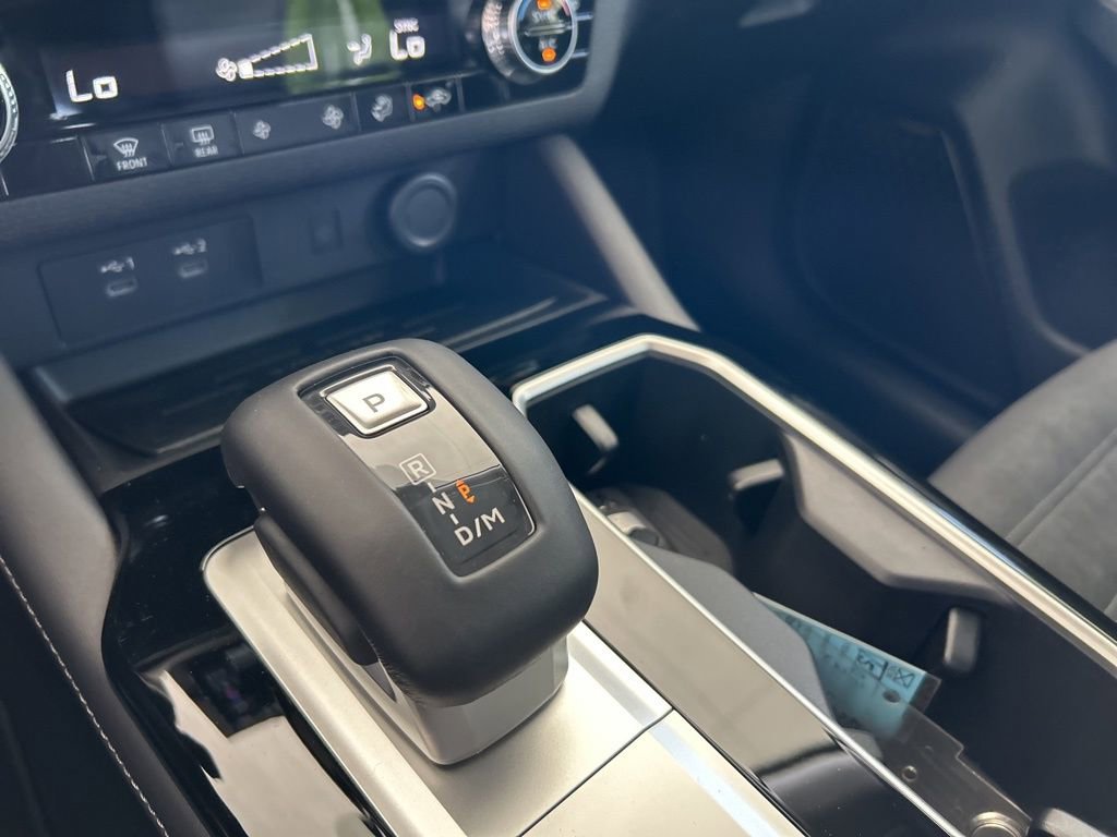 New 2025 Mitsubishi Outlander SE image 8