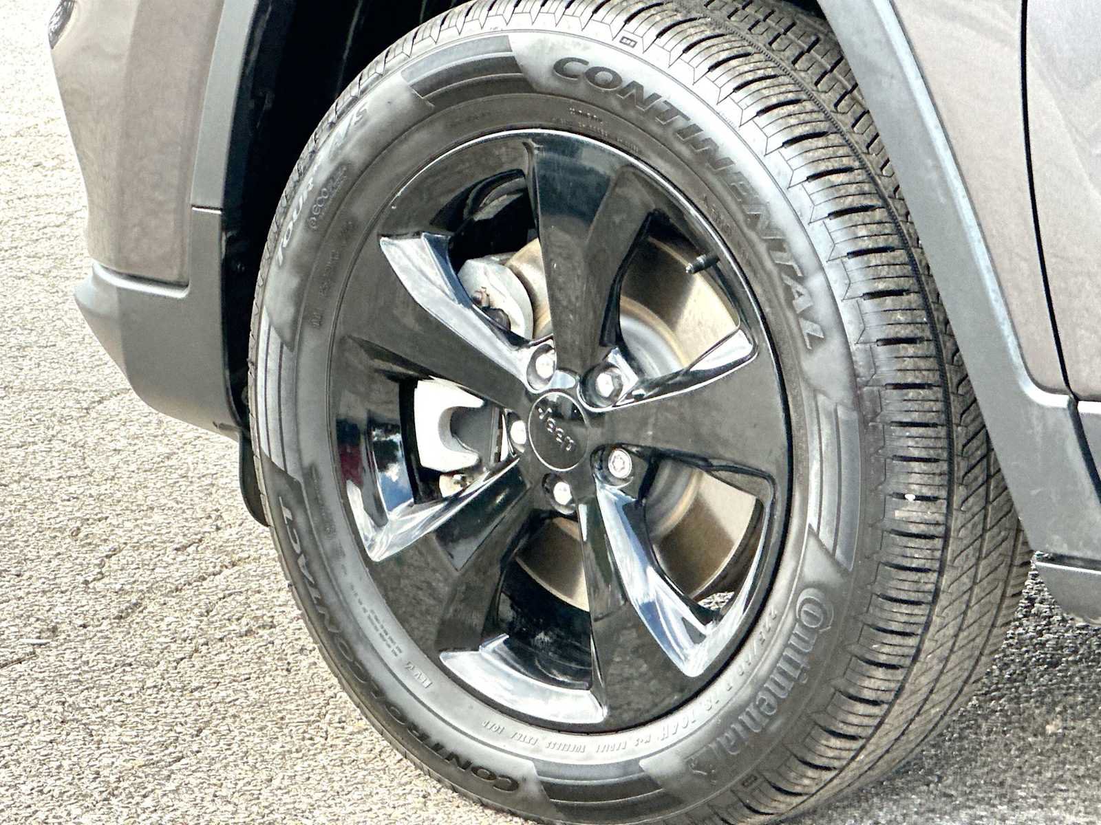 Used 2021 Jeep Cherokee Latitude Plus w/ Sun & Sound Group AWD/4WD image 11